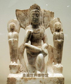 洛阳博物馆“牵手女俑”热度不减