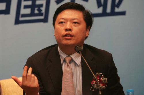 51岁吴京获赛车冠军