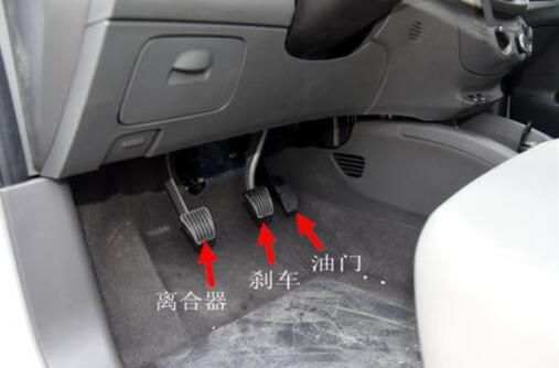 汽车踩油门油压多少