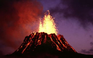 印尼一火山喷发灰柱高1万米