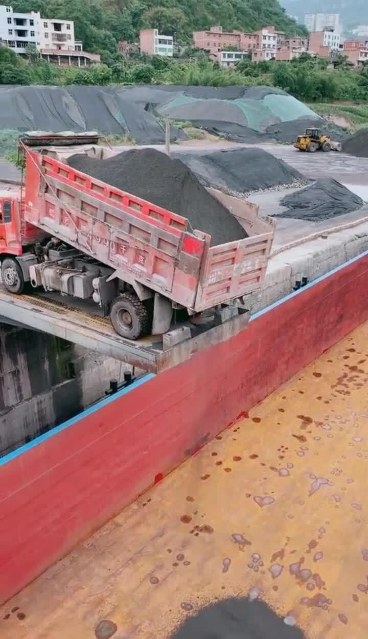 轮船满载汽车多少吨重