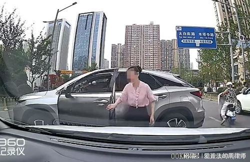 汽车不让直行罚款多少