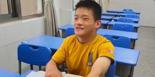 内蒙古脑瘫男孩高考601分