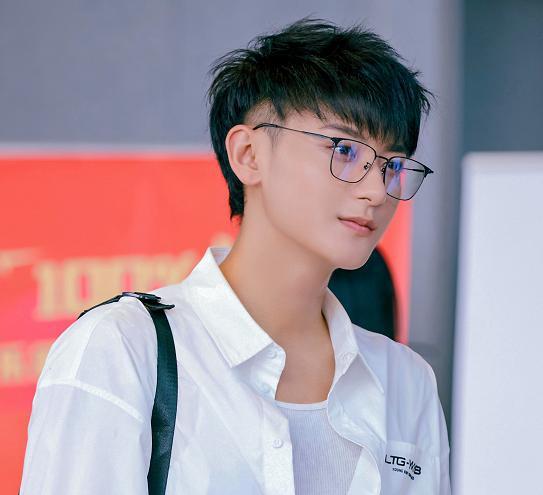 黄子韬徐艺洋孩子疑首曝光